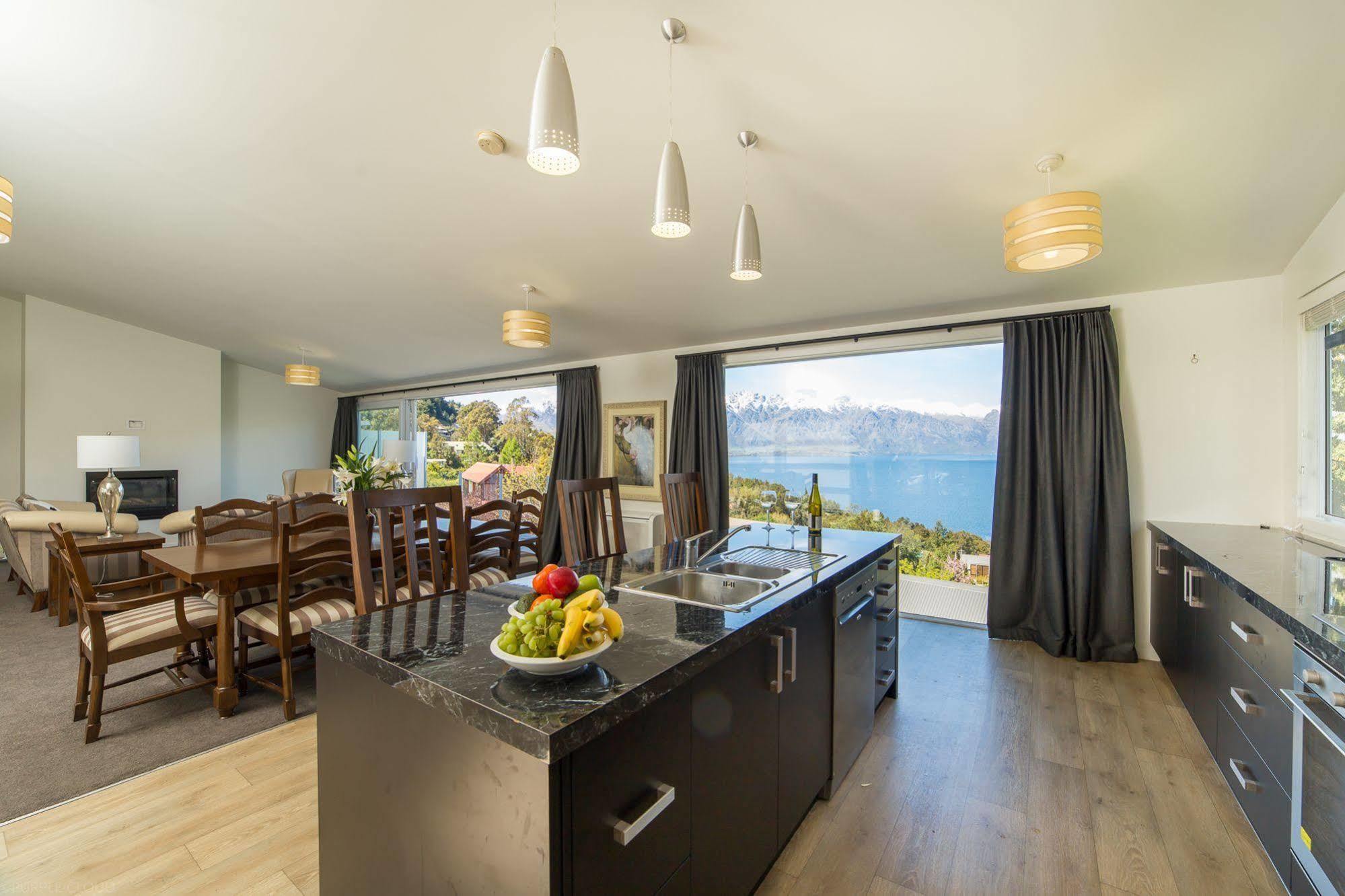 Gemini Lakeview Villa Queenstown Exterior photo