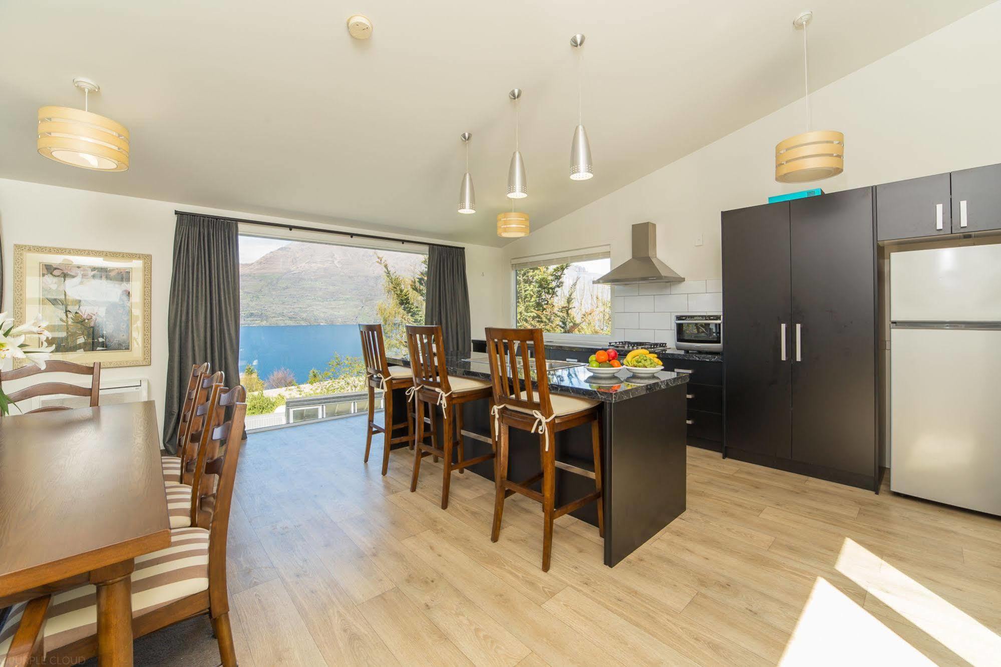 Gemini Lakeview Villa Queenstown Exterior photo